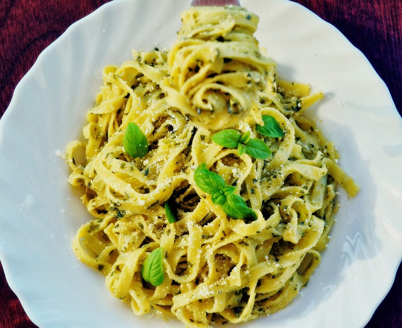 tagliatelle, pasta on a fork, food