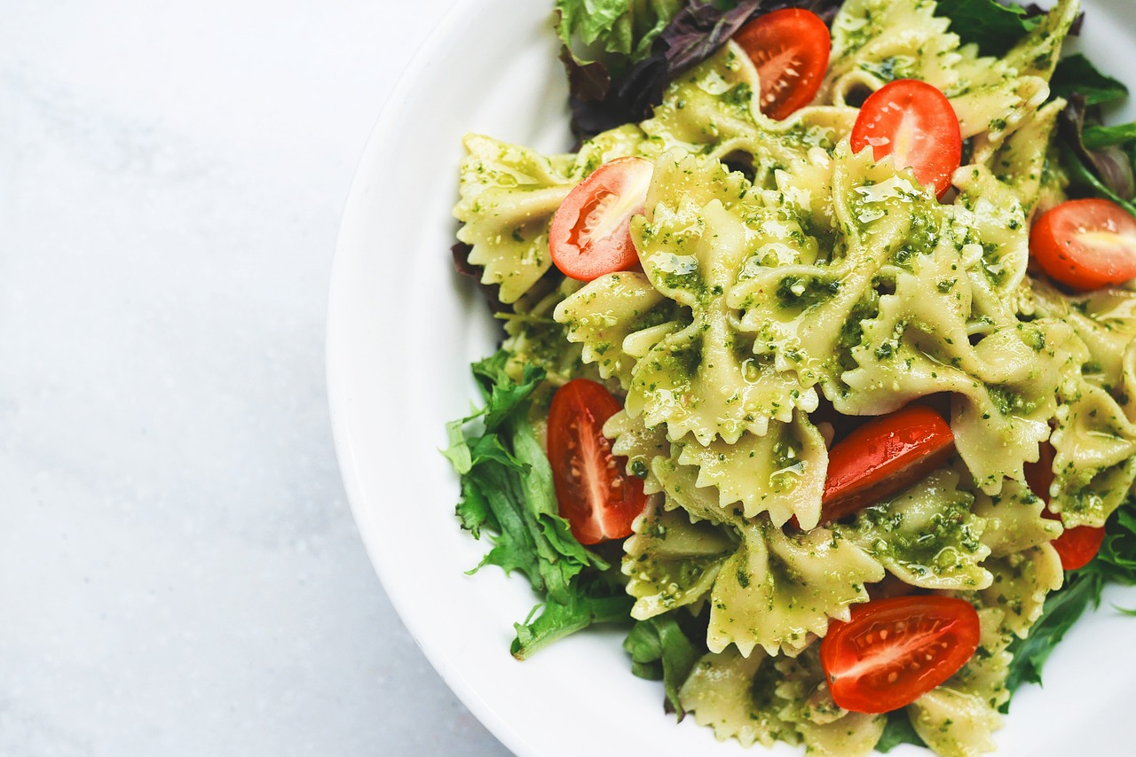 Nudeln mit Avocado Pesto